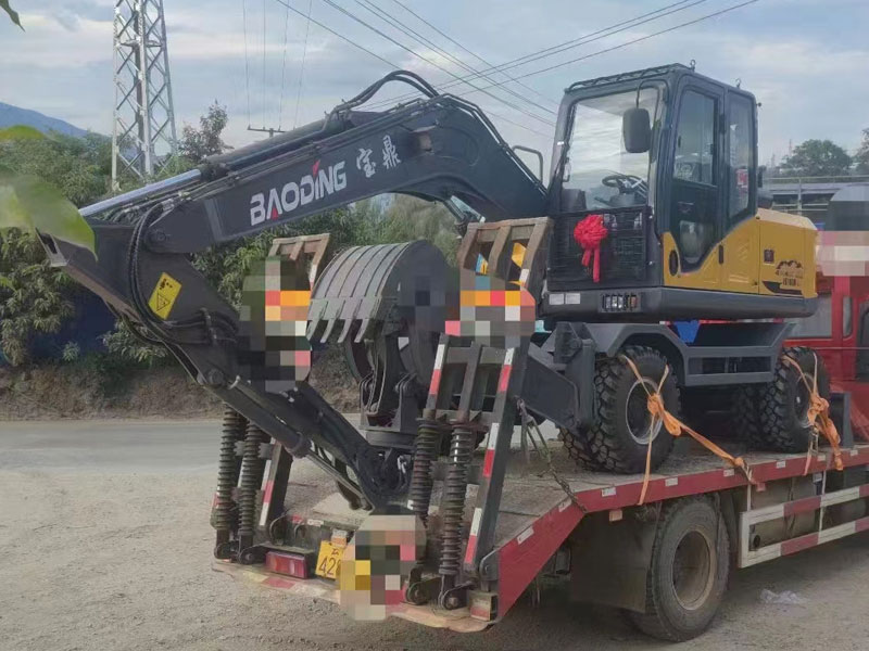 輪式挖掘機(jī)